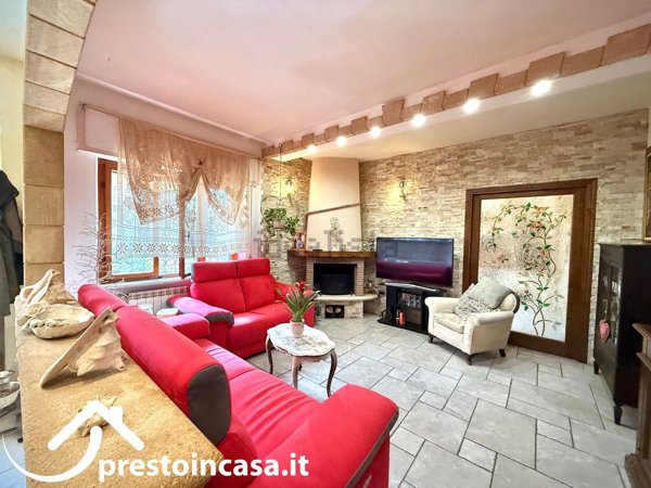 casa indipendente in vendita a Viareggio in zona Torre del Lago