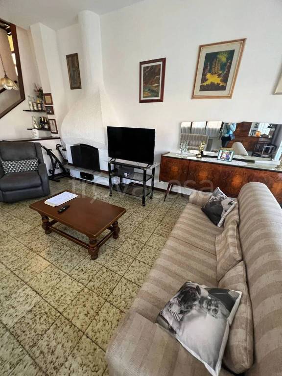 casa indipendente in vendita a Viareggio