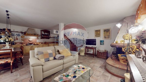 casa indipendente in vendita a Viareggio in zona Torre del Lago