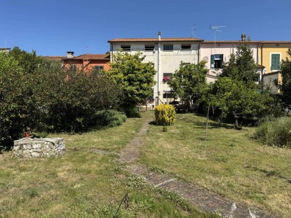 casa indipendente in vendita a Viareggio in zona Torre del Lago