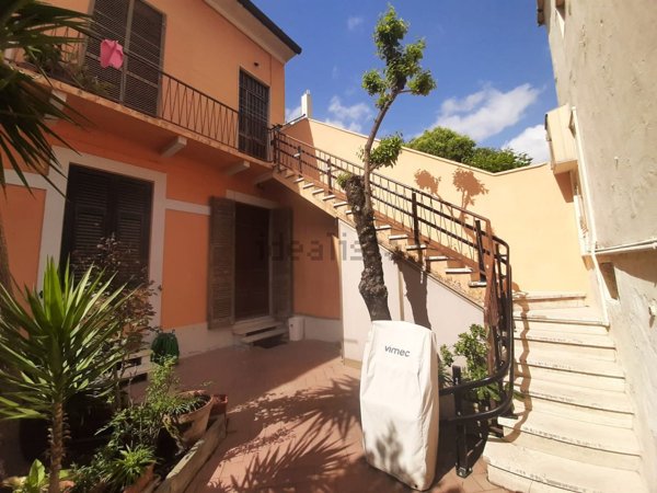casa indipendente in vendita a Viareggio