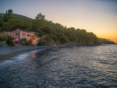 casa indipendente in vendita a Viareggio