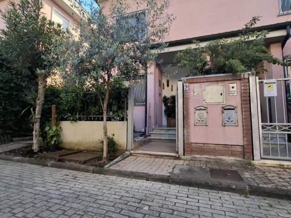 casa indipendente in vendita a Viareggio