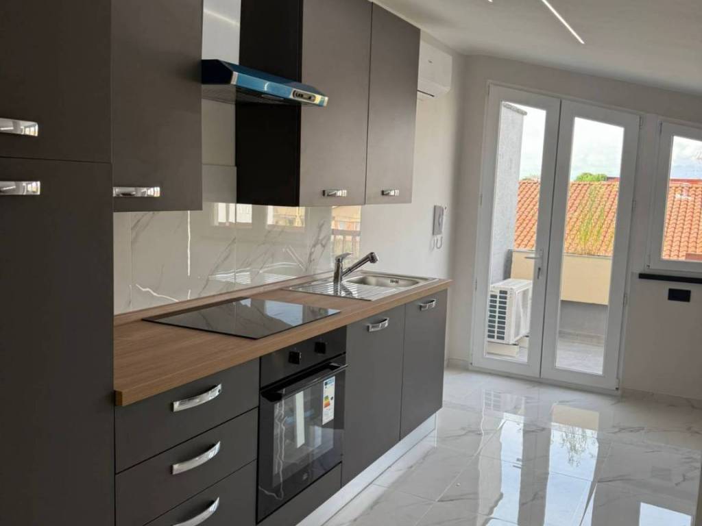 appartamento in vendita a Viareggio in zona Campo d'Aviazione