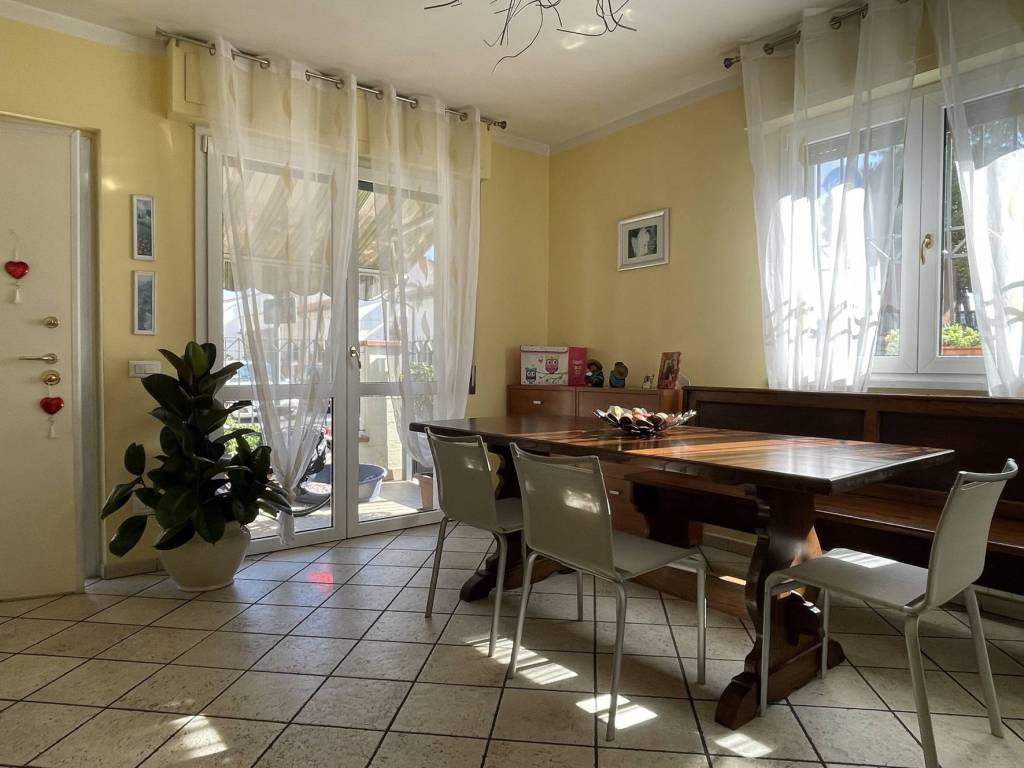 casa indipendente in vendita a Viareggio in zona Migliarina