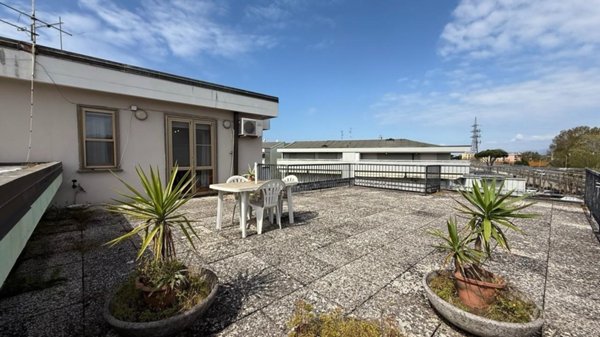 appartamento in vendita a Viareggio in zona Campo d'Aviazione