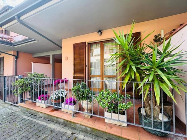 casa indipendente in vendita a Viareggio in zona Campo d'Aviazione