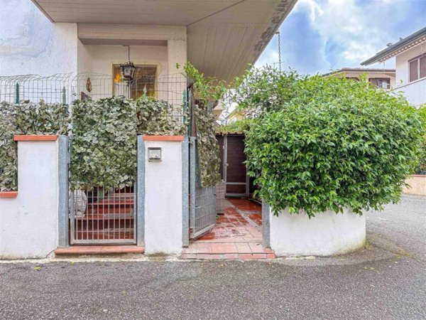 casa indipendente in vendita a Viareggio in zona Torre del Lago