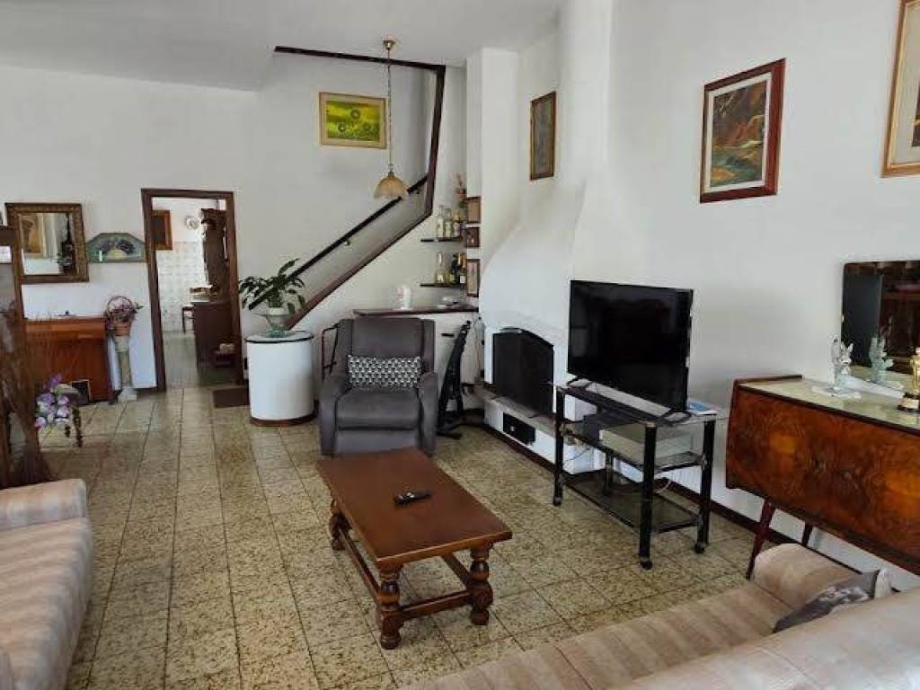 casa indipendente in vendita a Viareggio in zona Migliarina