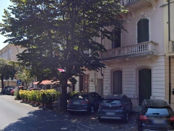 ufficio in vendita a Viareggio