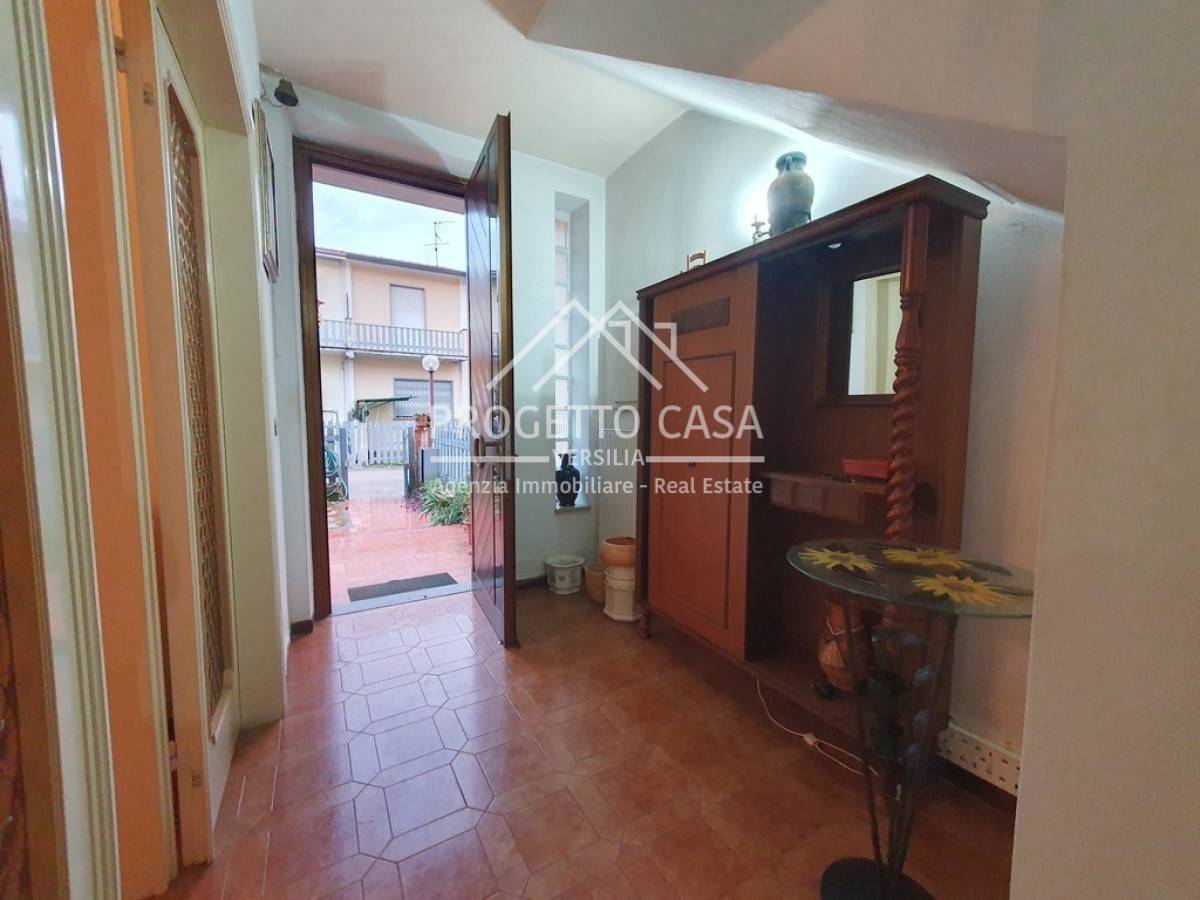 casa indipendente in vendita a Viareggio in zona Torre del Lago