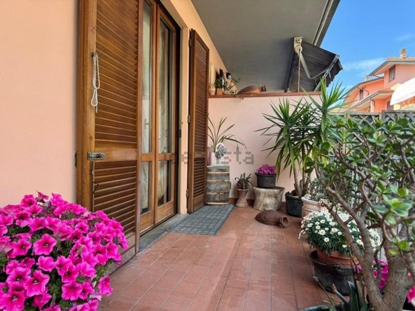 casa indipendente in vendita a Viareggio in zona Torre del Lago
