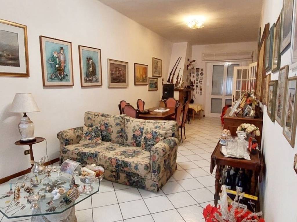 casa indipendente in vendita a Viareggio in zona Marco Polo