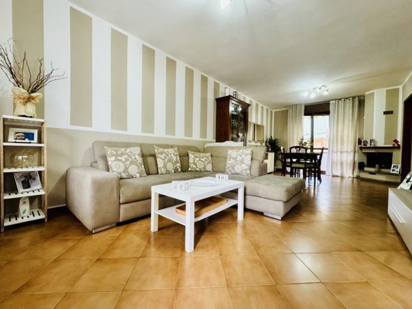 casa indipendente in vendita a Viareggio