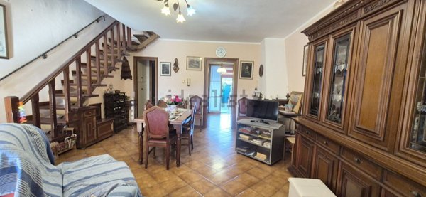 casa indipendente in vendita a Viareggio