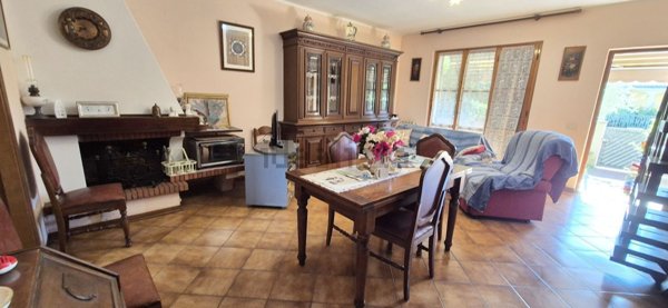 casa indipendente in vendita a Viareggio