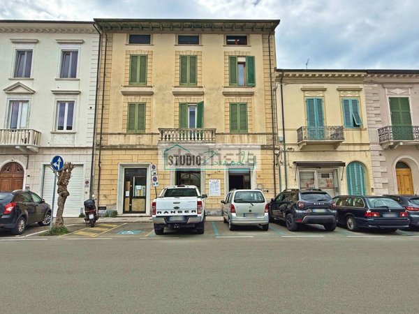 trivano in vendita a Viareggio in zona Centro Storico