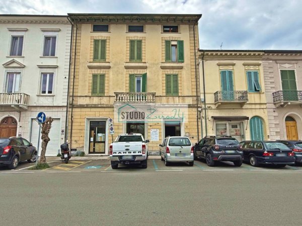trivano in vendita a Viareggio in zona Centro Storico