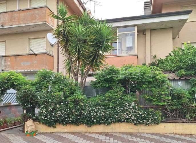 appartamento in vendita a Viareggio in zona Torre del Lago