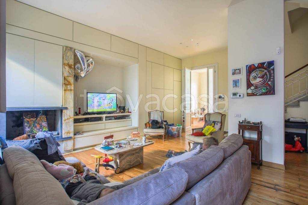 casa indipendente in vendita a Viareggio