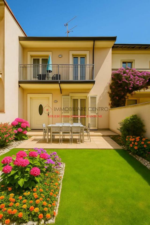 casa indipendente in vendita a Viareggio