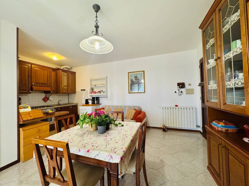 appartamento in vendita a Viareggio in zona Torre del Lago