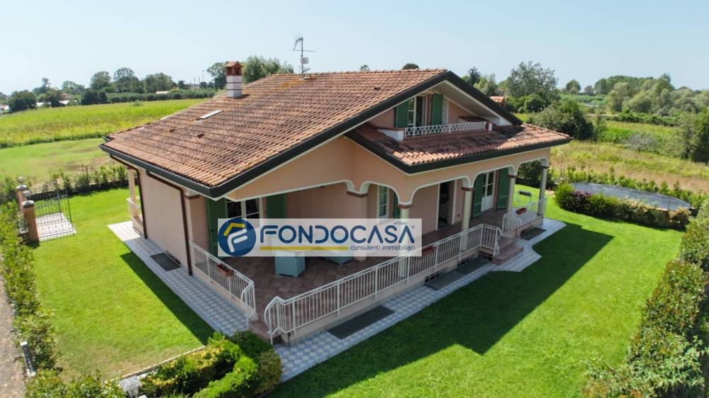 casa indipendente in vendita a Viareggio