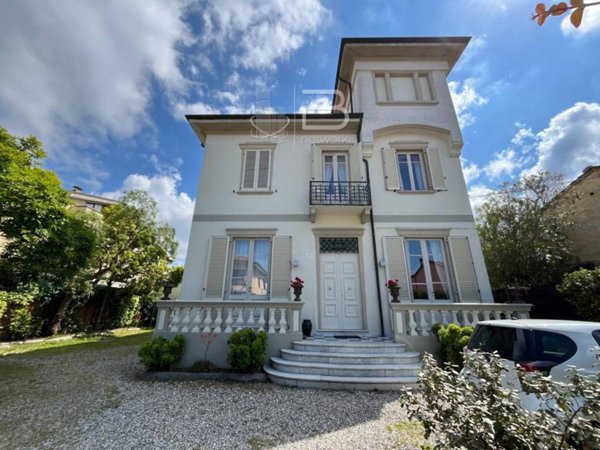 casa indipendente in vendita a Viareggio in zona Torre del Lago