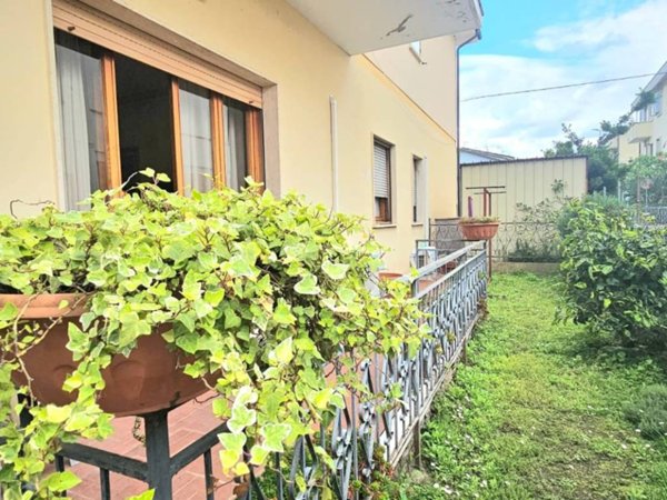 appartamento in vendita a Viareggio in zona Migliarina