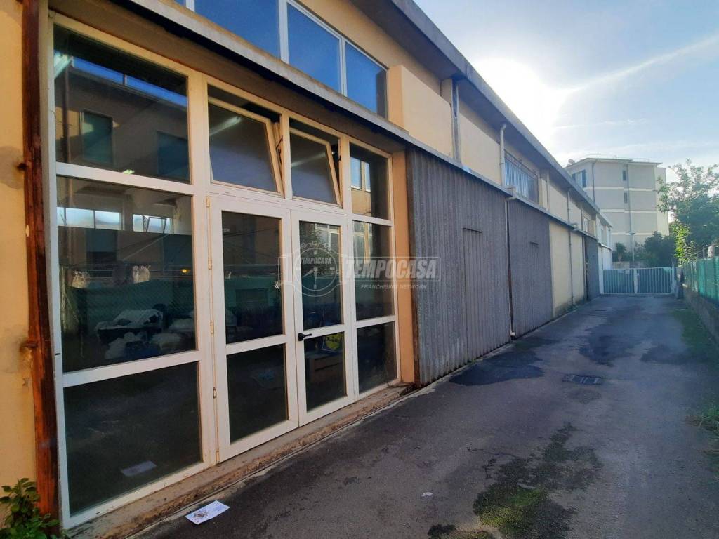 locale commerciale in vendita a Viareggio