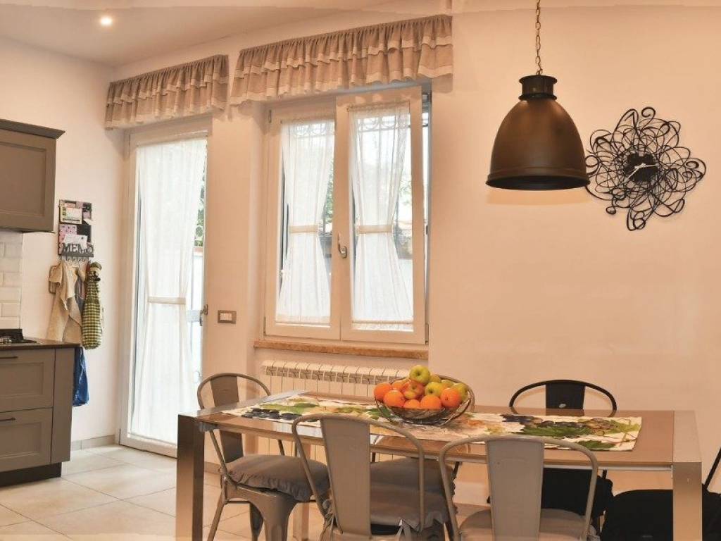 casa indipendente in vendita a Viareggio in zona Campo d'Aviazione