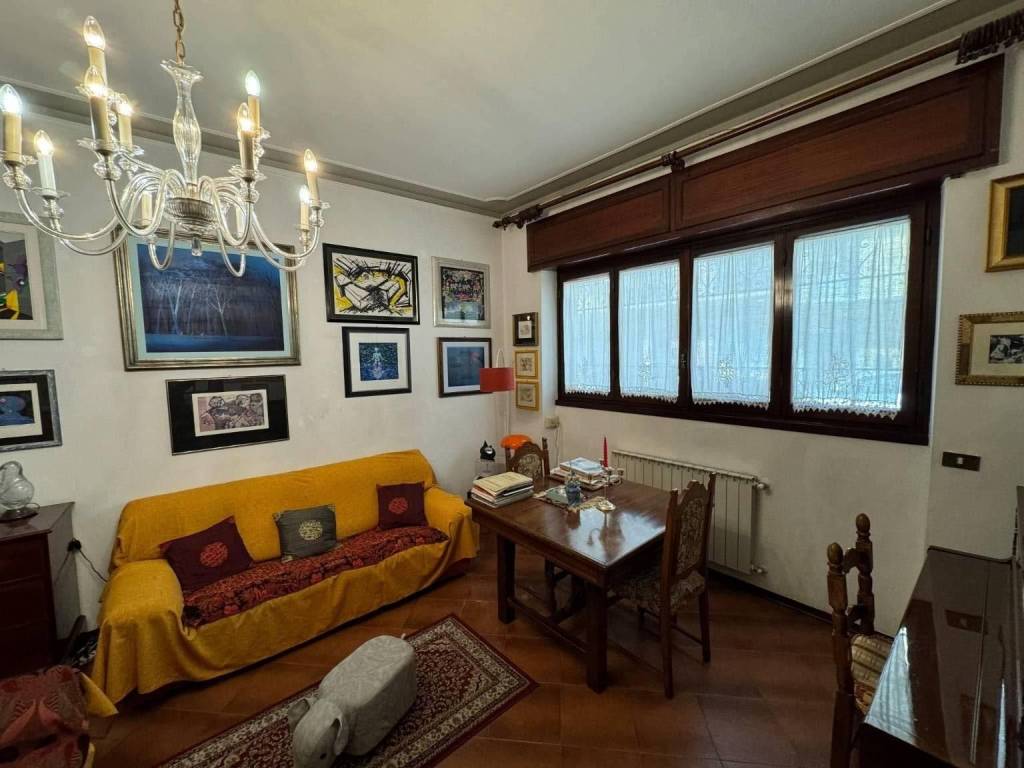 casa indipendente in vendita a Viareggio