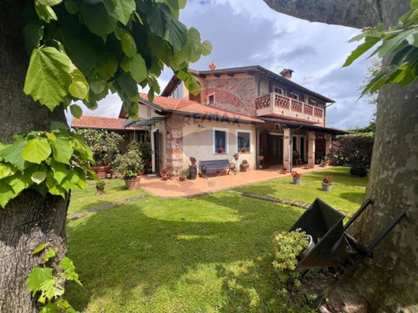 casa indipendente in vendita a Viareggio in zona Marco Polo
