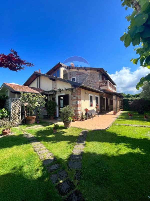 casa indipendente in vendita a Viareggio in zona Marco Polo