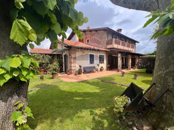 casa indipendente in vendita a Viareggio in zona Marco Polo