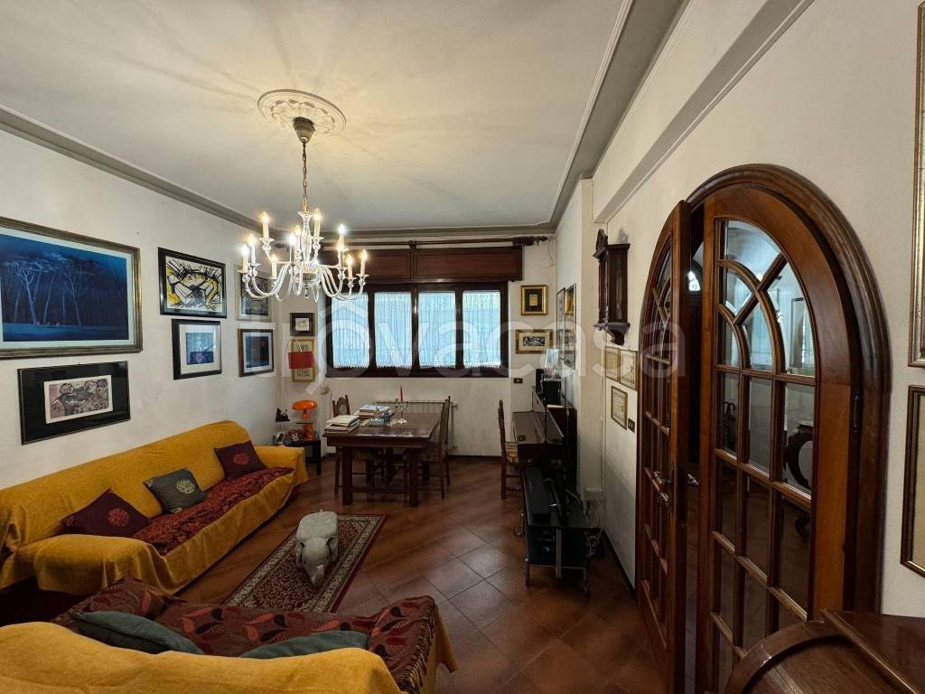 casa indipendente in vendita a Viareggio in zona Torre del Lago