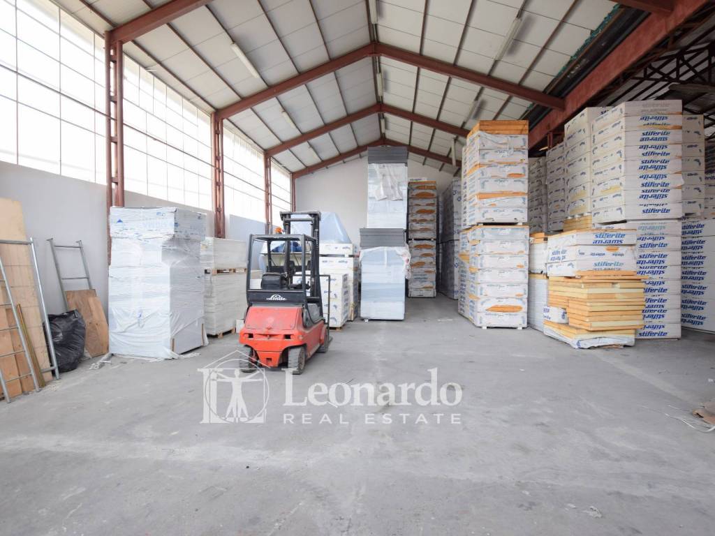 locale di sgombero in vendita a Viareggio in zona Campo d'Aviazione