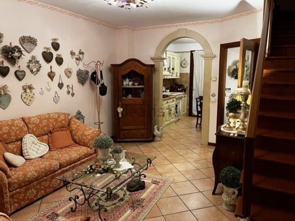 casa indipendente in vendita a Viareggio in zona Campo d'Aviazione