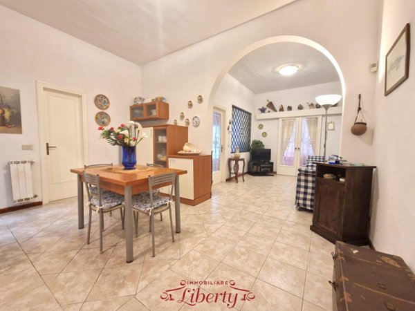 casa indipendente in vendita a Viareggio
