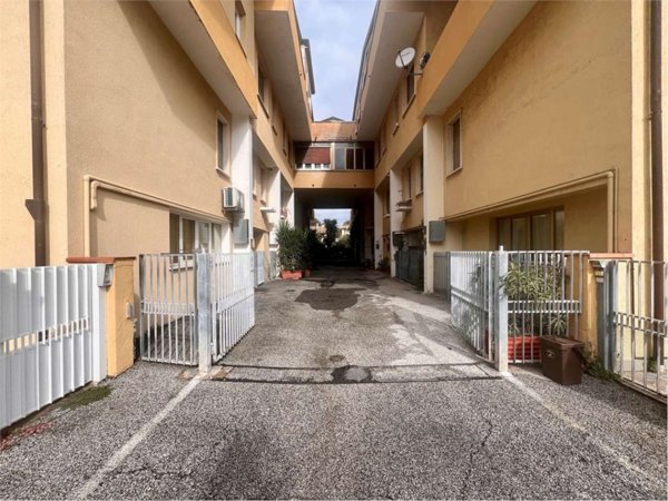 casa indipendente in vendita a Viareggio in zona Torre del Lago