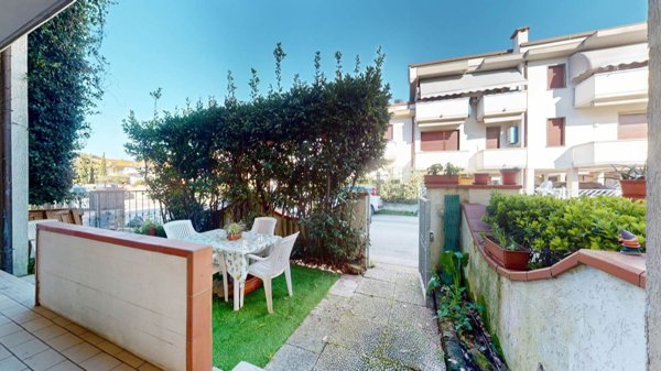 casa indipendente in vendita a Viareggio in zona Torre del Lago