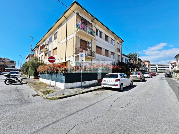 appartamento in vendita a Viareggio in zona Migliarina