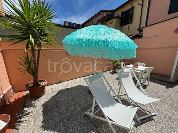 casa indipendente in vendita a Viareggio