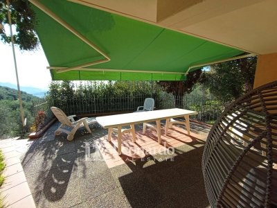casa indipendente in vendita a Viareggio