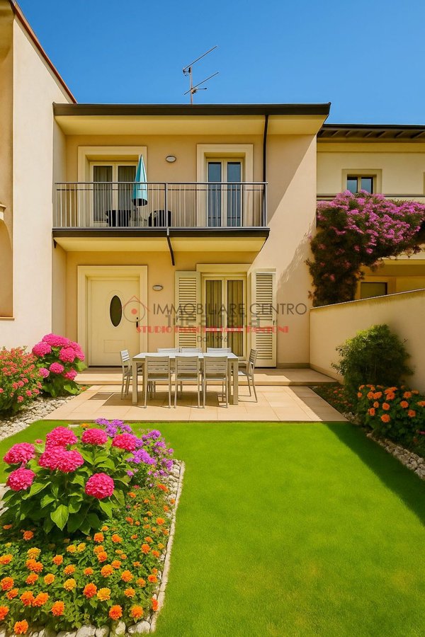 casa indipendente in vendita a Viareggio