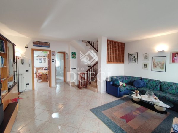 casa indipendente in vendita a Viareggio in zona Migliarina