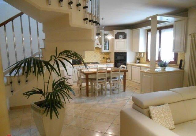 casa indipendente in vendita a Viareggio in zona Torre del Lago