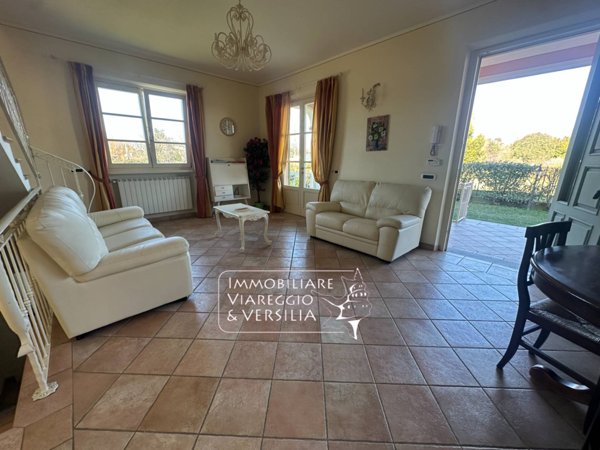 casa indipendente in vendita a Viareggio in zona Migliarina