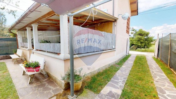 casa indipendente in vendita a Viareggio