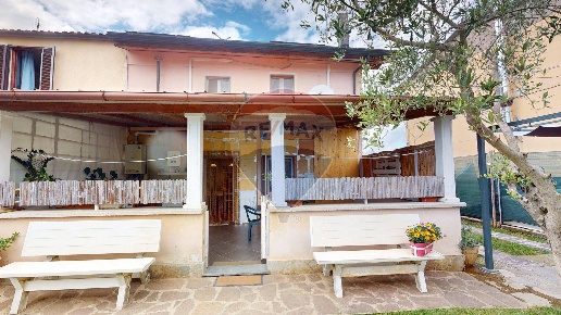 casa indipendente in vendita a Viareggio